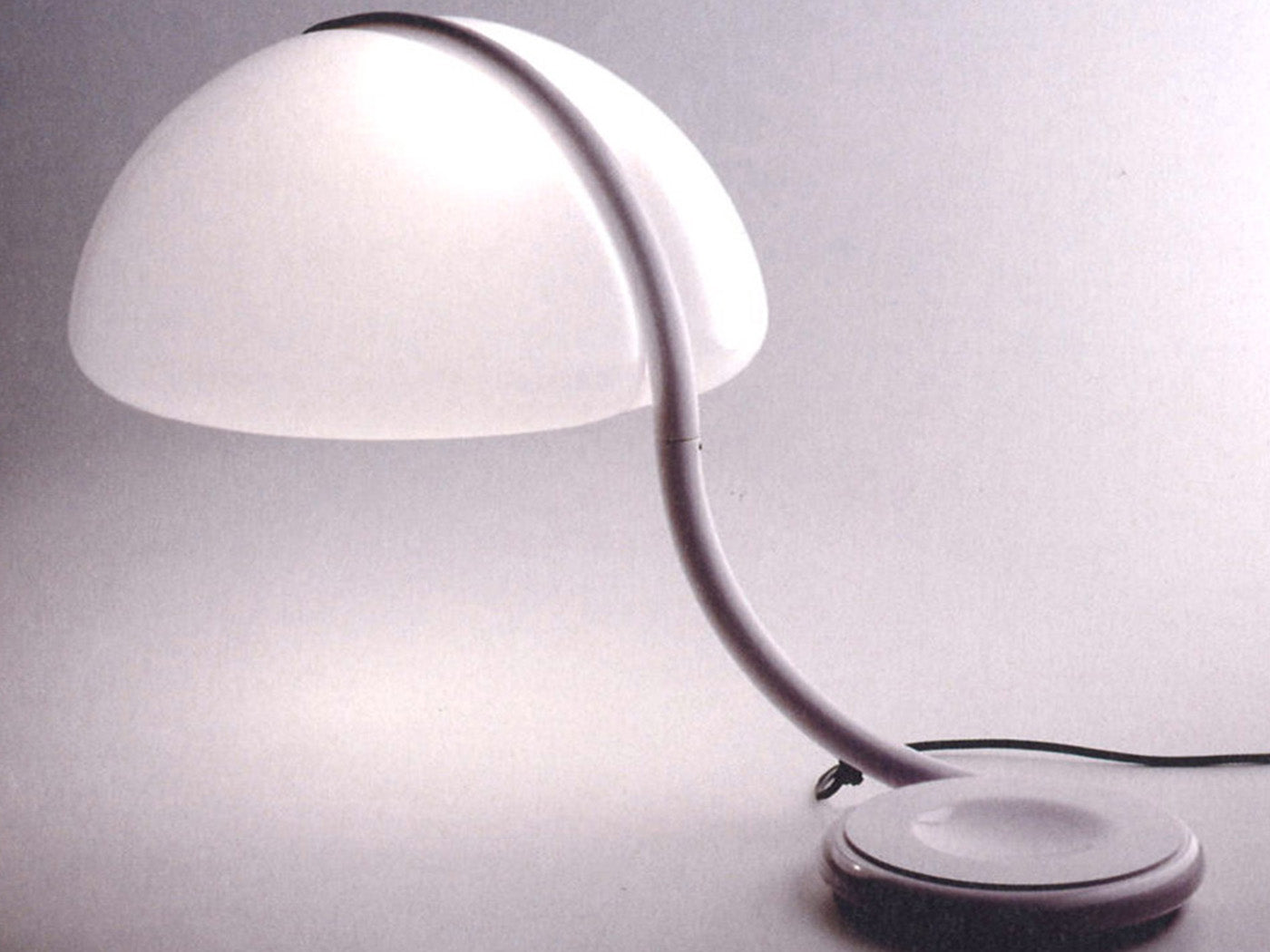 2|日常的な自然風景と幾何学の調和から生まれる独自のデザイン。