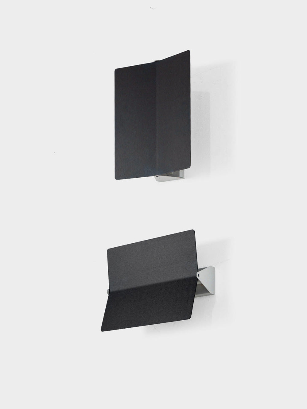 Applique À Volet Pivotant Plié Wall Lamp（アップリケ・ア・ヴォレ