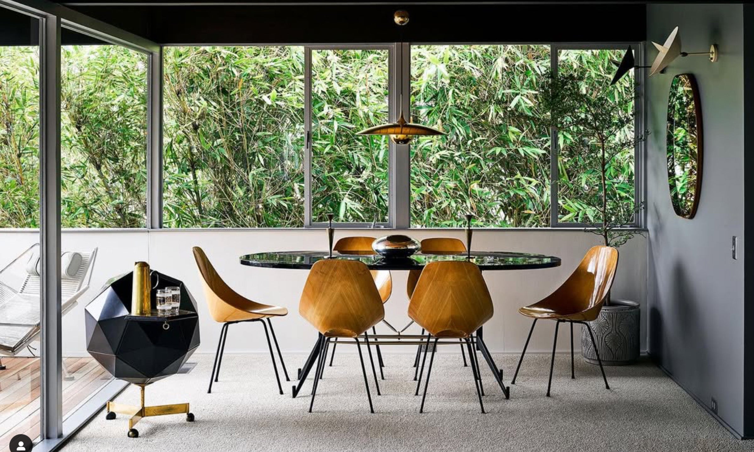 1956年にコンパッソ・ドーロ賞を受賞した Medea（メデア）チェア。アッシュ材、オーク材の取り扱いがスタートしました。