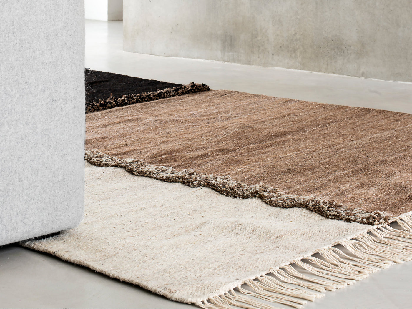 E-1027 Knotted Rug（E-1027 手織りラグ）　|　アイリーン・グレイのモダニズム建築をデザインソースに、北欧デザインが紡ぐ唯一無二のハンドメイドラグ。