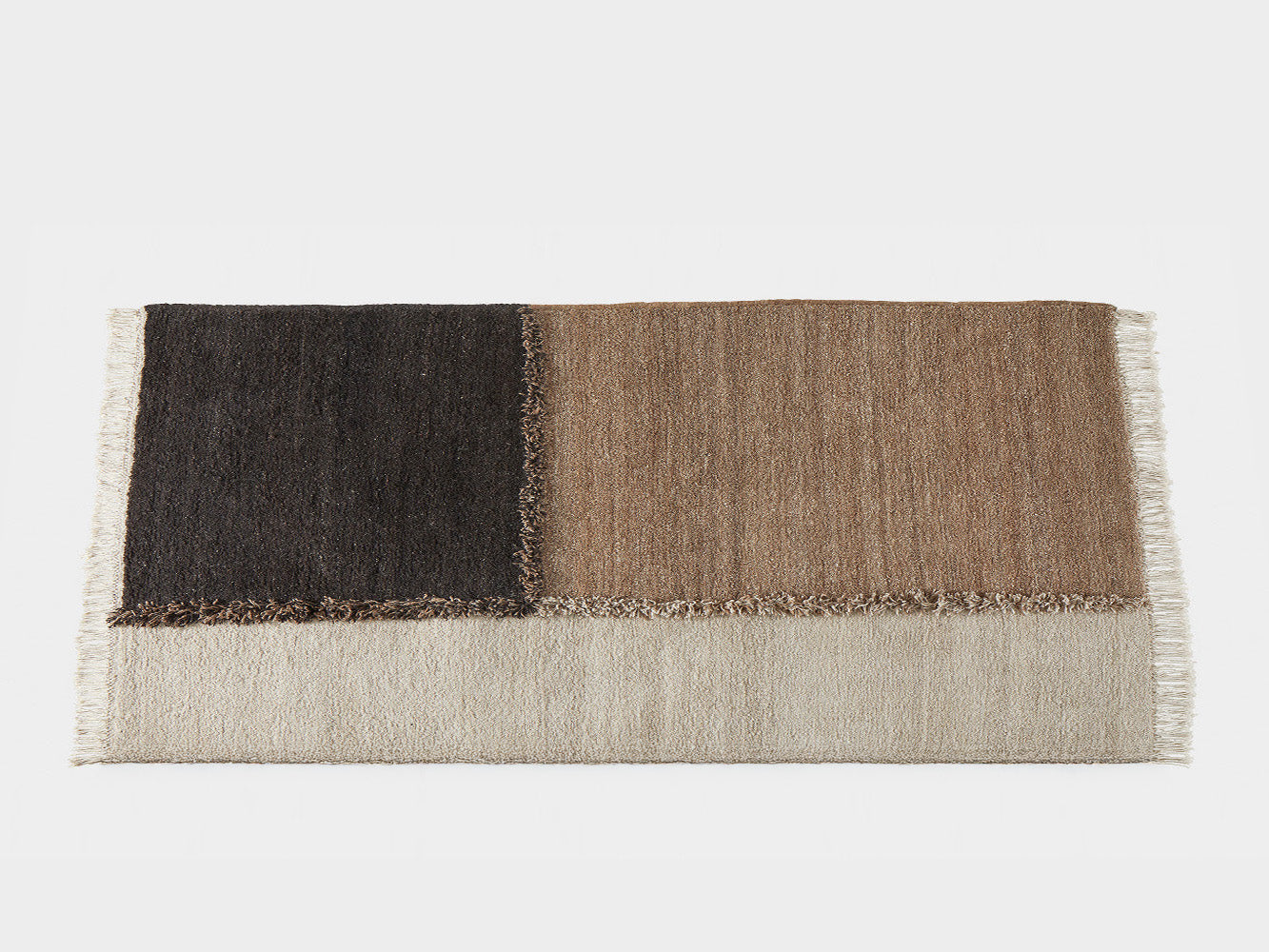 E-1027 Knotted Rug（E-1027 手織りラグ）　|　アイリーン・グレイのモダニズム建築をデザインソースに、北欧デザインが紡ぐ唯一無二のハンドメイドラグ。