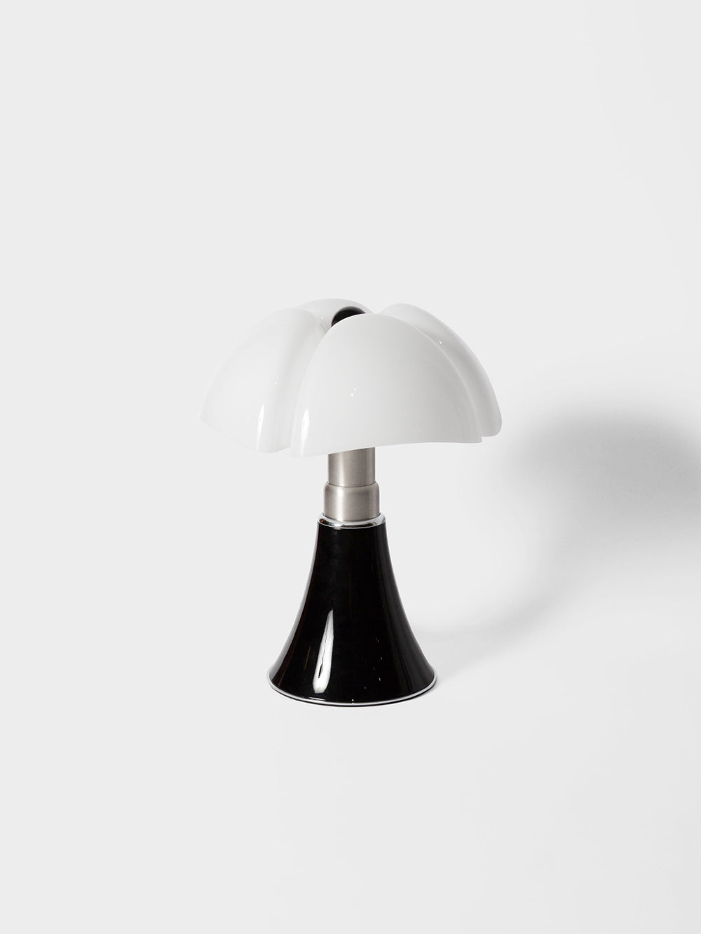 Gae Aulenti,ガエ・アウレンティ,Martinelli Luce,マルティネリルーチェ,PIPISTRELLO,table lamp, ピピステレッロ,テーブルランプ,topso,トプソ,デザイナーズ家具,ショールーム,清澄白河,インテリアデザイン