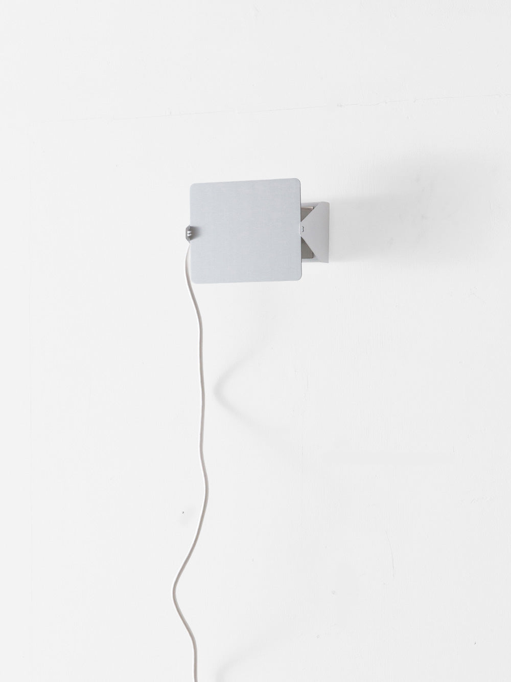 Charlotte Perriand,シャルロット・ペリアン,NEMO,ネモ,wall lamp,ウォールランプ,Applique À Volet Pivotant,アップリケ・ア・ヴォレ・ピヴォタン,topso,トプソ,デザイナーズ家具,ショールーム,清澄白河,インテリアデザイン