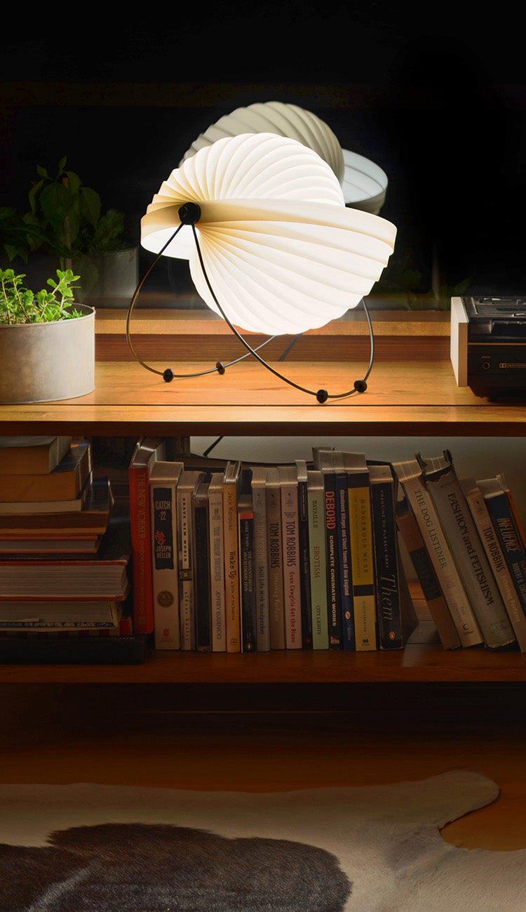 ECLIPSE Lamp（エクリプス ランプ）　|　MoMA パーマネントコレクションにも選ばれた、マウリシオ・クラビンのデザインアイコン。