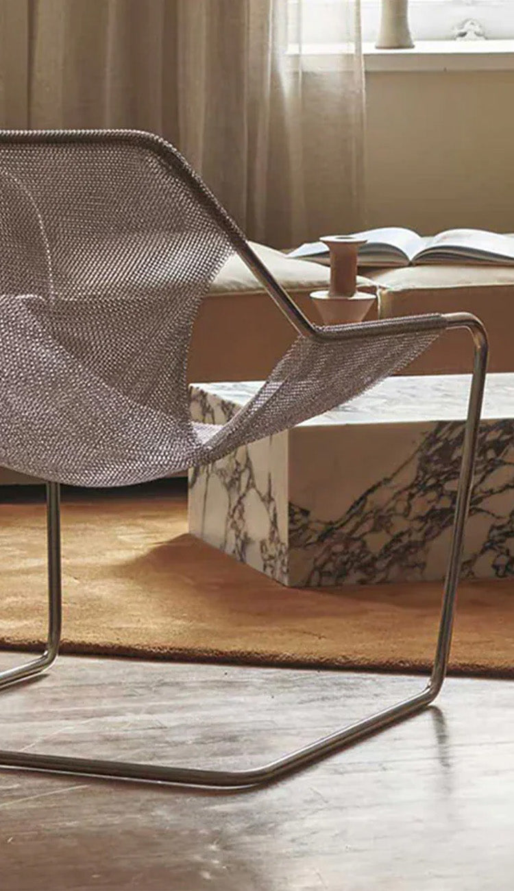 Paulistano Mesh Arm Chair（パウリスターノメッシュアームチェア）　|　建築界の巨匠、パウロ・メンデス・ダ・ロシャによる名作椅子がアップデート。