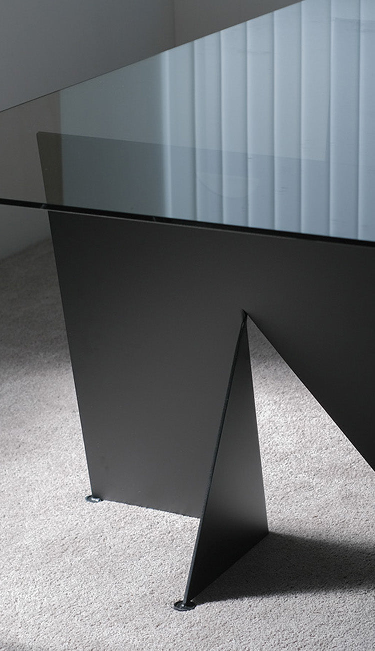 ETRETAT Glass Top Table（エトルタ ガラストップテーブル）　|　日本の切り紙から着想を得た、ポストモダンの輪郭漂う和洋折衷なミニマルデザイン。